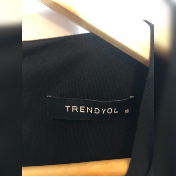 ✨TRENDYOL BLACK WOMEN NIGHT DRESS (M) - Picture 4 of 5